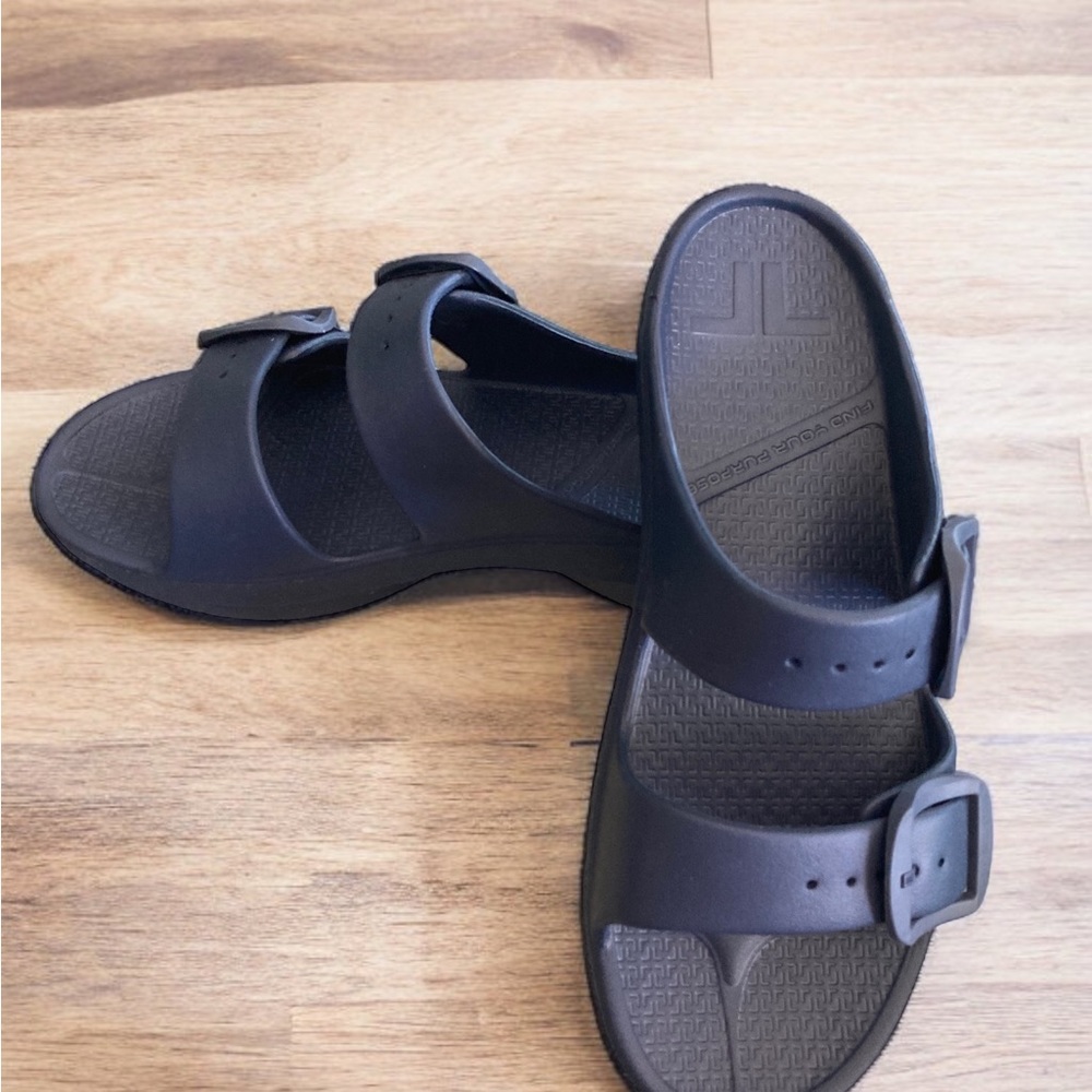 Size 12 Telic Boise Bliss Navy NWT